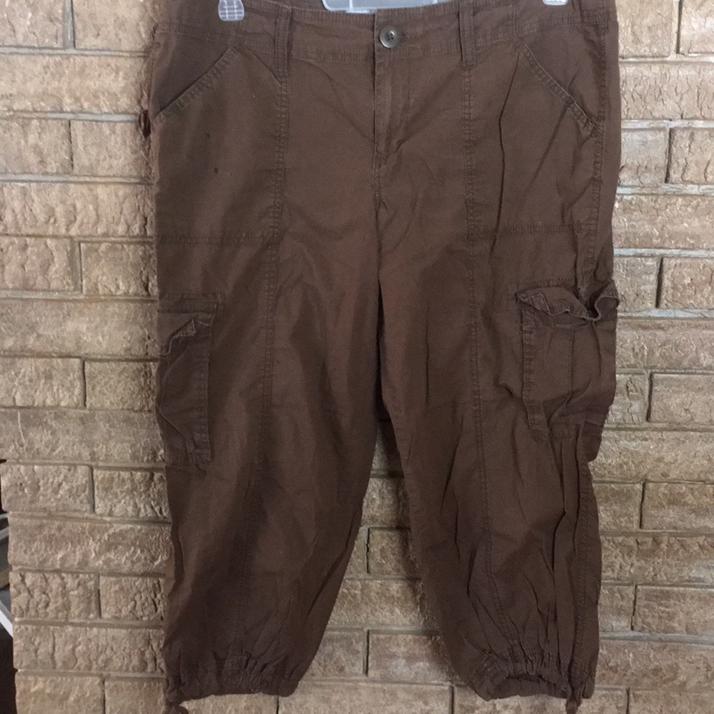 💐BOGO! Old Navy Cargo Capri’s
